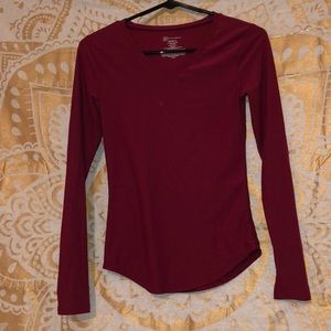 V-neck long sleeve shirt